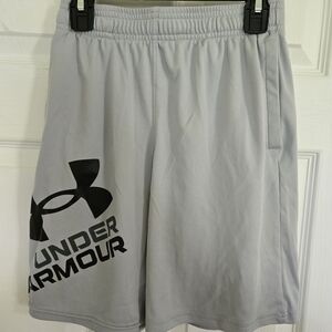 Under Armour Youth Medium Athletic Shorts in Gray and Black EUC